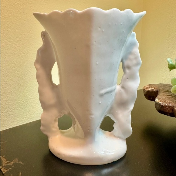 ANTIQUE, ART NOUVEAU, FRENCH, WHITE CERAMIC BUD VASE. HAND PAINTED COLORS. - Picture 4 of 10